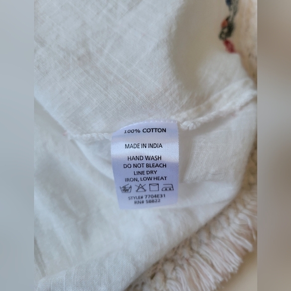Max Studio Floral Embroidered Fringe Hem Top Size M White - Picture 6 of 10